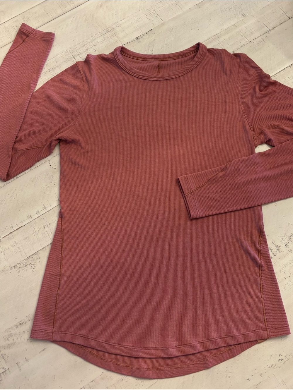 LULULEMON Hold Tight  Long Sleeve in EUC
Size Women’s US 6/8